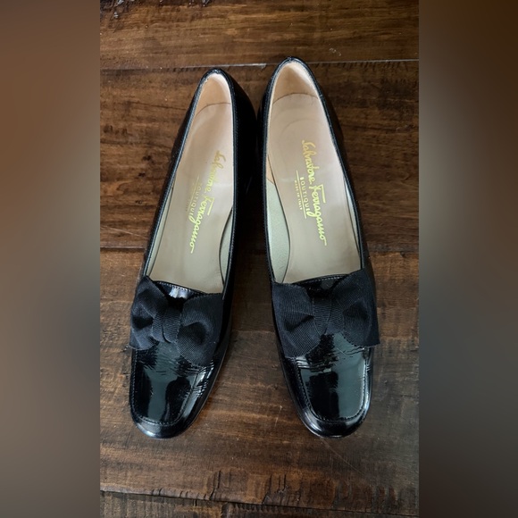 Salvatore Ferragamo Shoes - Salvatore Ferragamo Black Verne Leather Bow Flats